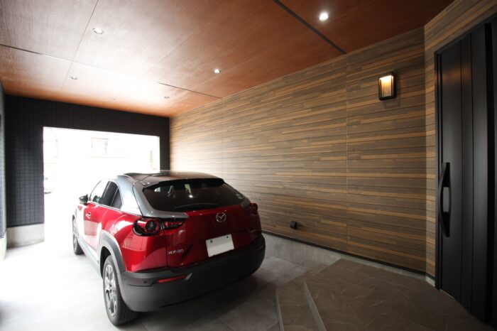 用途に合わせて使い分ける<br>ダブルガレージのある家