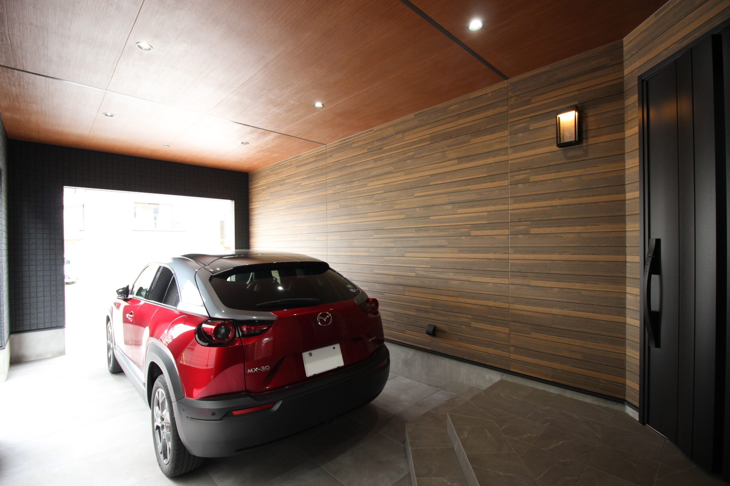 用途に合わせて使い分ける<br>ダブルガレージのある家