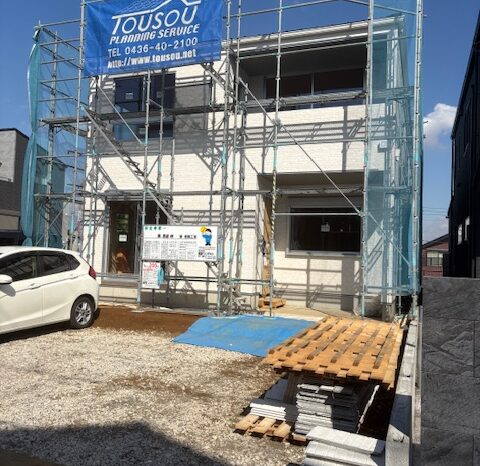 外壁・・ほぼ貼り終わります～♬