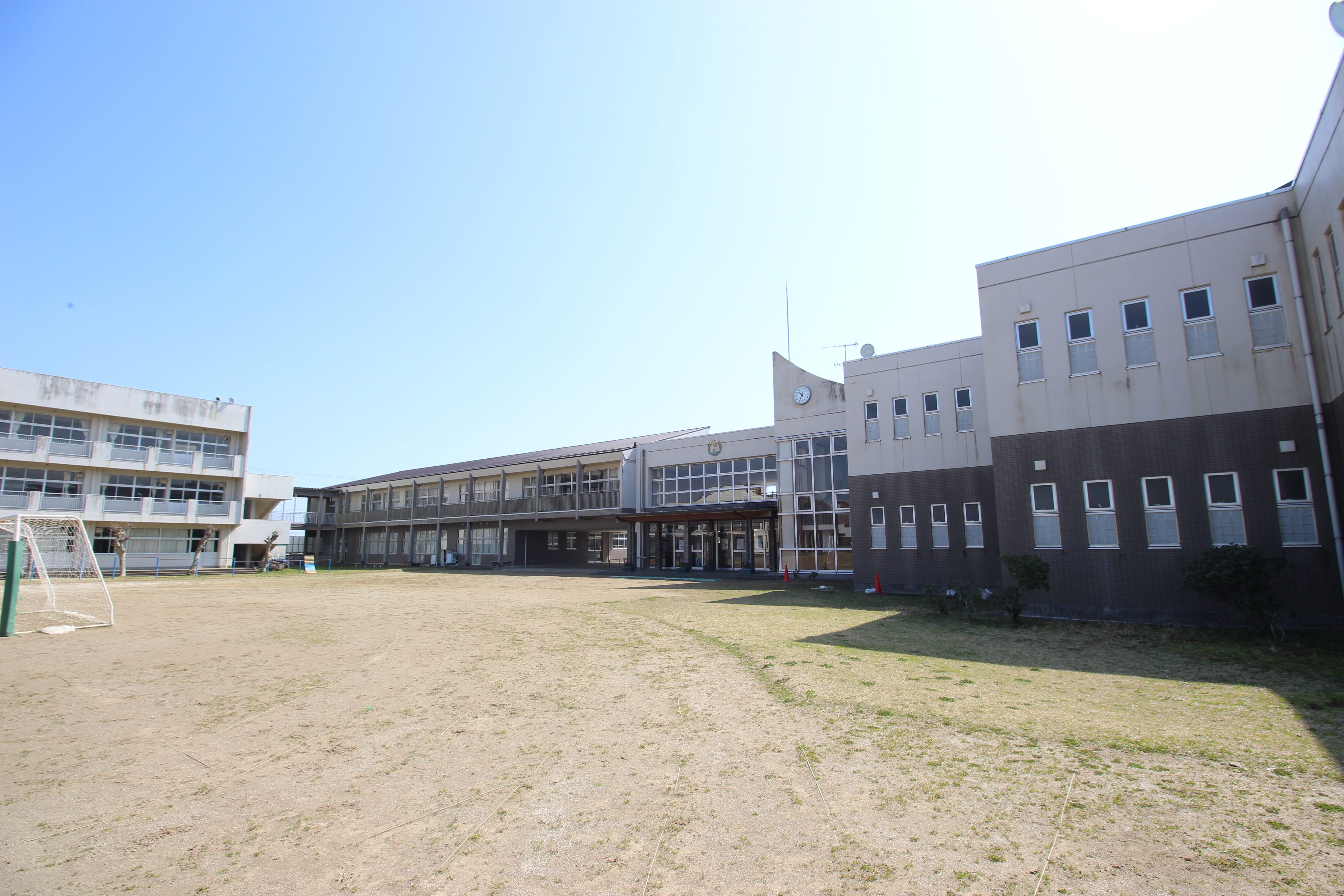 鳴浜小学校